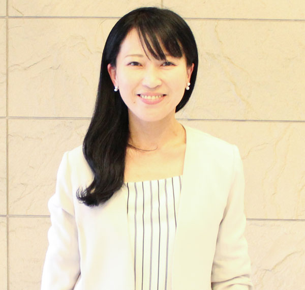 百衣 麻紀子